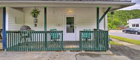 Bluefield Vacation Rental | 2BR | 1BA | Step-Free Access | 900 Sq Ft