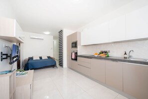 Kitchen/Living/Dining Ph 12