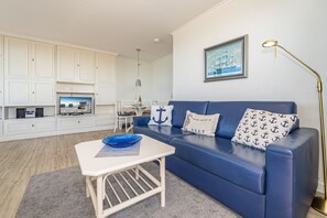 Wohnzimmer mit Sofa