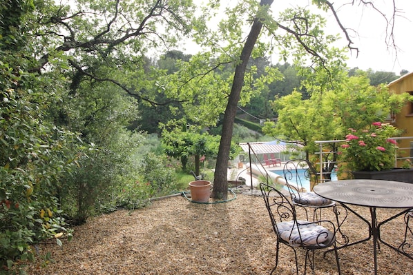 propriété au calme avec un grand jardin