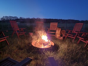Lagerfeuer im Garten