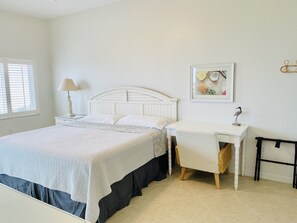 King bedroom with direct gulf views