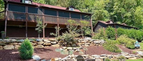 Creek Waters Log Cabin with huge screened porch