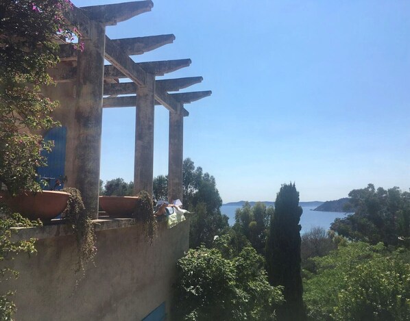 La mer à pieds, pas une maison à l'horizon.