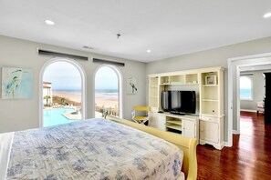 King bedroom overlooking the ocean and pools.