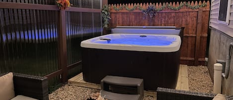 Hot Tub area under a roof