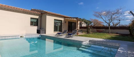 Water, Sky, Building, Window, Swimming Pool, Azure, Plant, Shade, Grass, Leisure