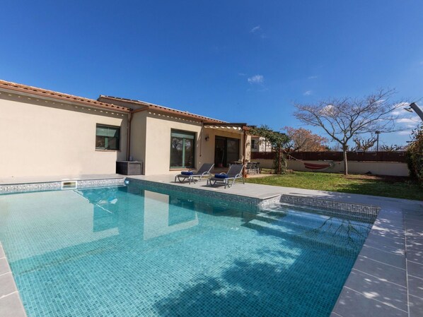 Water, Sky, Building, Window, Swimming Pool, Azure, Plant, Shade, Grass, Leisure