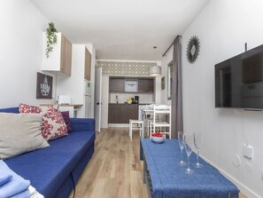 Meubles, Sol, Design Intérieur, Sol, Appartement, Domicile, Pièce, Principaux Appliance, Chaise, Salon