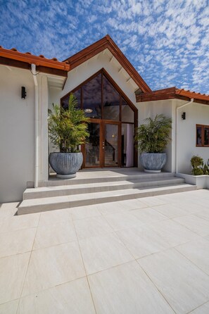 As you enter this property, you will be astounded with its floor-to-ceiling glass entrance door and wide and spacious entryway.