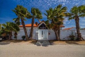 The front of the property has a truly tropical feel to it.
