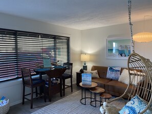 Relax in this quaint vacation retreat!
