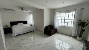 Master Suite con vista a la alberca y baño privado
