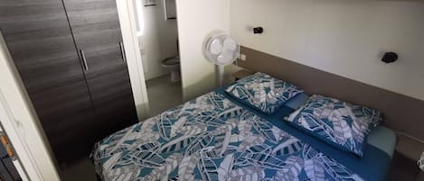 Chambre  parentale lit en 160 avec salle d eau et wc