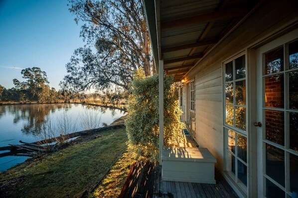 Lake front rooms-each cabin has 2 separate rooms to book