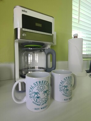 Coffee pots, cups and coffee provided free of charge