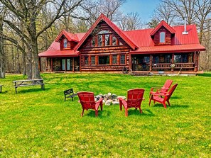 Gather around the fire pit and soak in nature's beauty! Perfect for family fun!