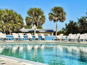 Manatee Recreation Center - Pool 0.6 Miles Away!