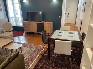 séjour et coin repas