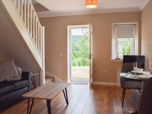 Living room/dining room | Fascadail - Inchrie Holiday Cottages, Aberfoyle