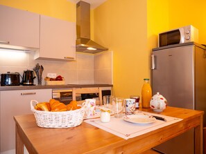 Gite The roses, fitted kitchen