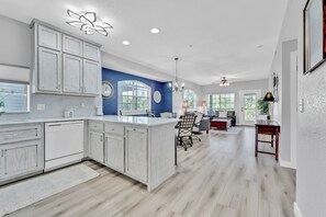 1037 Walk in View