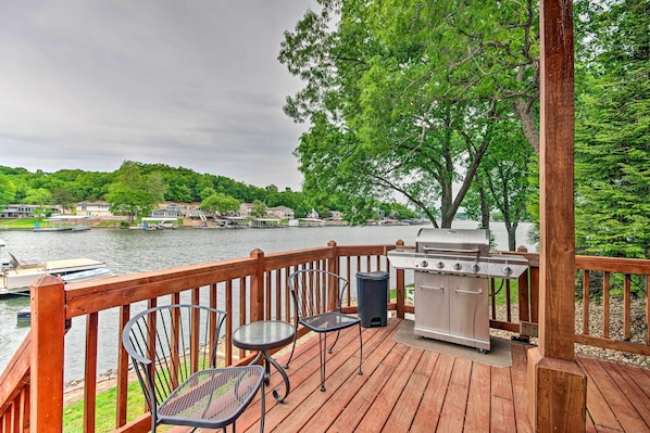 Lake Ozark Vacation Rental | 4BR | 3BA | 2 Steps Required | 2,586 Sq Ft