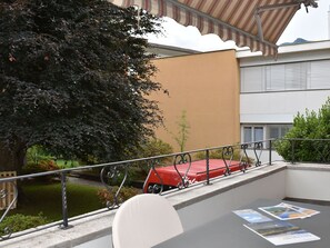 Plante, Bâtiment, Architecture, Arbre, Ombre, Design Urbain, Maison, Clôture, Matériel De La Propriété, Immobilier