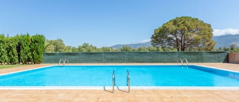 Water, Sky, Plant, Swimming Pool, Rectangle, Tree, Azure, Building, Shade, House