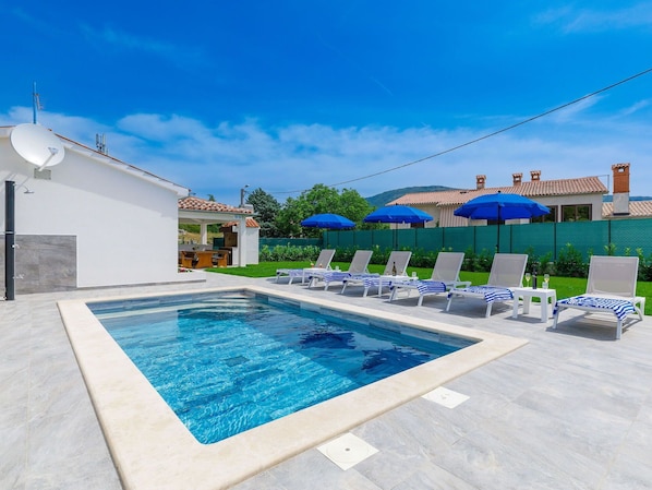 Water, Cloud, Sky, Plant, Swimming Pool, Blue, Building, Azure, Shade, Outdoor Furniture