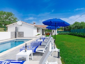 Sky, Building, Property, Cloud, Plant, Umbrella, Water, Azure, Shade, Outdoor Furniture