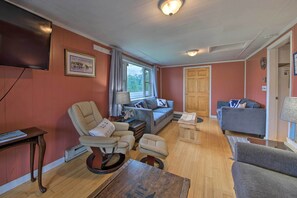 Living Room | Queen Sleeper Sofa