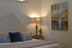 Premiere Suite 2  King Bed Ensuite Bath