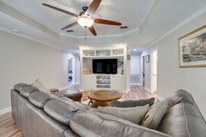 Living Room | Single-Story Cottage | Located on 2.5 Private Acres