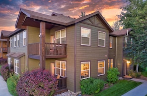 This ground-floor condo is perfect for groups of all ages.