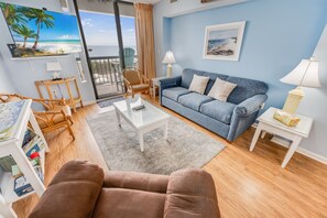 Large Living Room, Beautifully Decorated, Direct Oceanfront