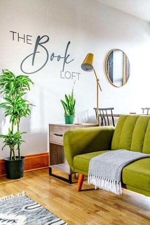 Vacationing in this Columbus vacation rental is like staying in an extremely luscious botanical garden that also happens to be livable!" - by Adventureinyou