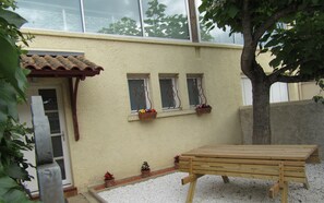 Le petit jardinet à l'entrée