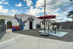 Enjoy outdoor dining just steps away from our vibrant arcade—fun and relaxation all in one spot!