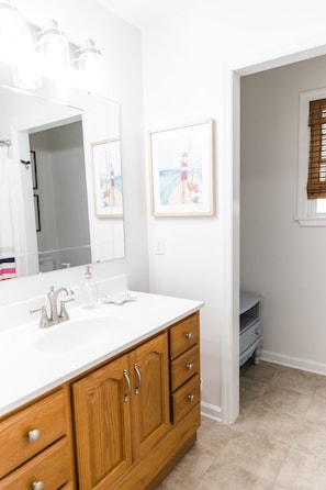 bathroom 1 - en suite to bedroom 1