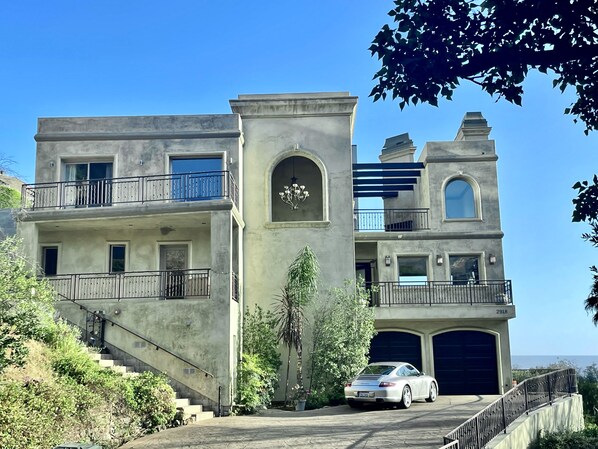 Drummond Ocean View Creekside Villa