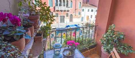 Terrace with canal view