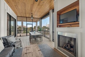 Patio Dining/Fireplace