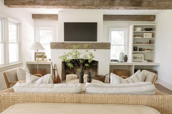 Wood burning fireplace, Samsung Frame Smart TV and authentic barn wood beams 