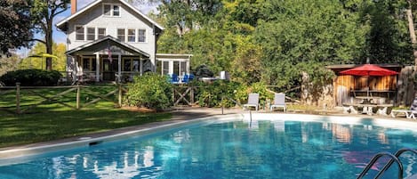 Heated Salt Water pool.
