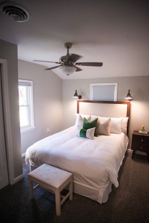 Partial water views from the bed. Black out blinds for those sleepy days. 