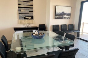 Dining Room with seating for 8,