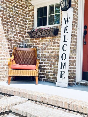 Front porch facing 7th Avenue 