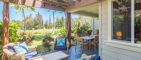 Seating area on lanai