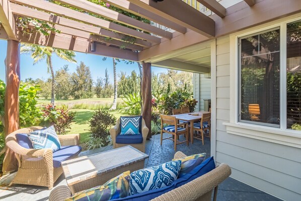 Seating area on lanai